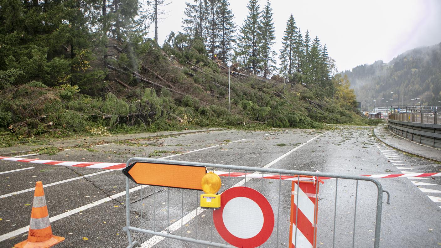 Migliora la viabilità dopo i temporali della notte ma alcune strade sono ancora chiuse