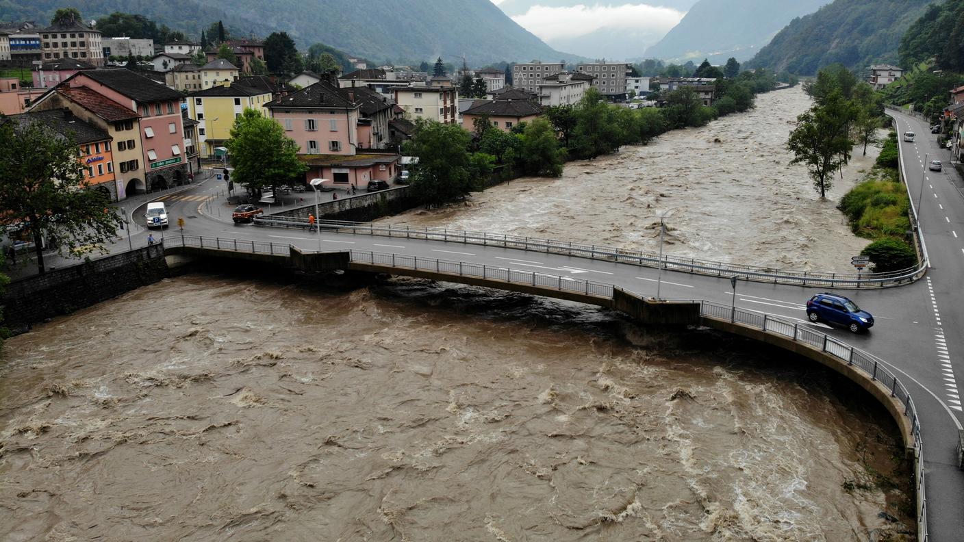 La Moesa in piena a Roveredo