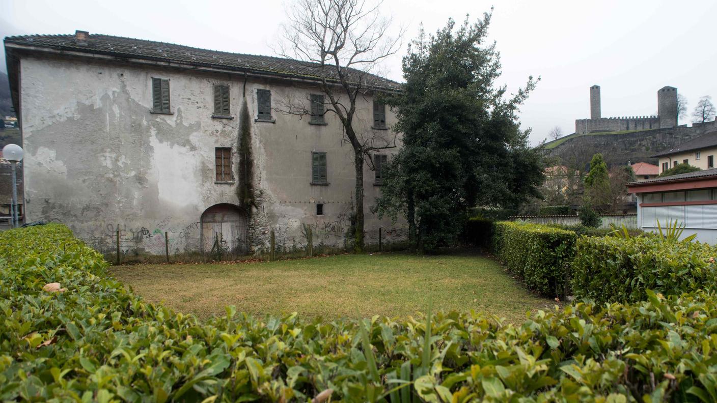 Un'immagine d'archivio dello stabile ex Ostini, che dovrebbe ospitare Casa Marta