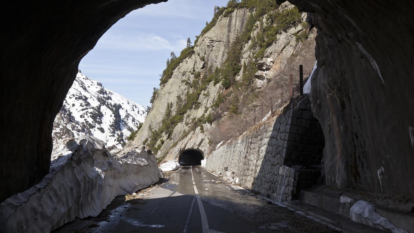 Sono terminati nei giorni scorsi i lavori che hanno liberato dalla neve il passo del Susten