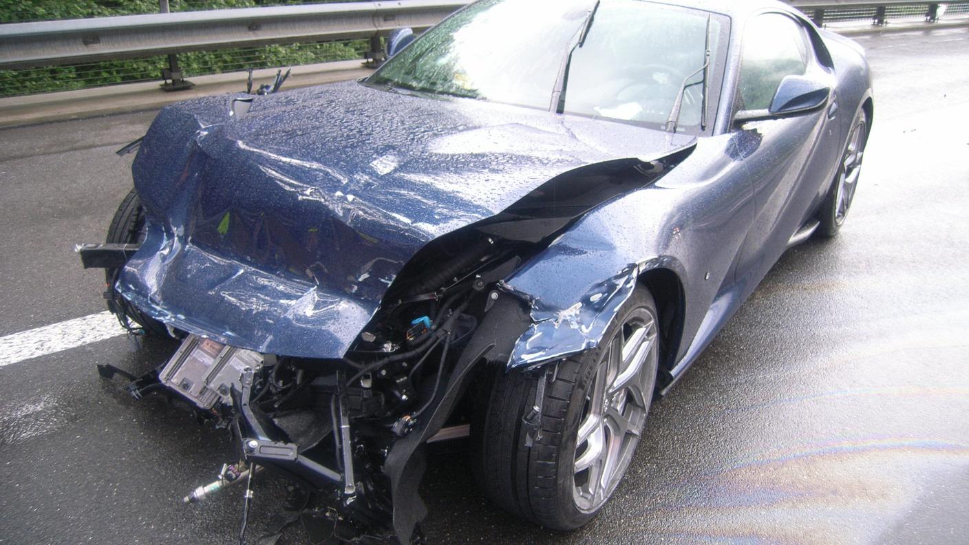 Un'immagine della Ferrari distrutta nell'incidente a Wassen