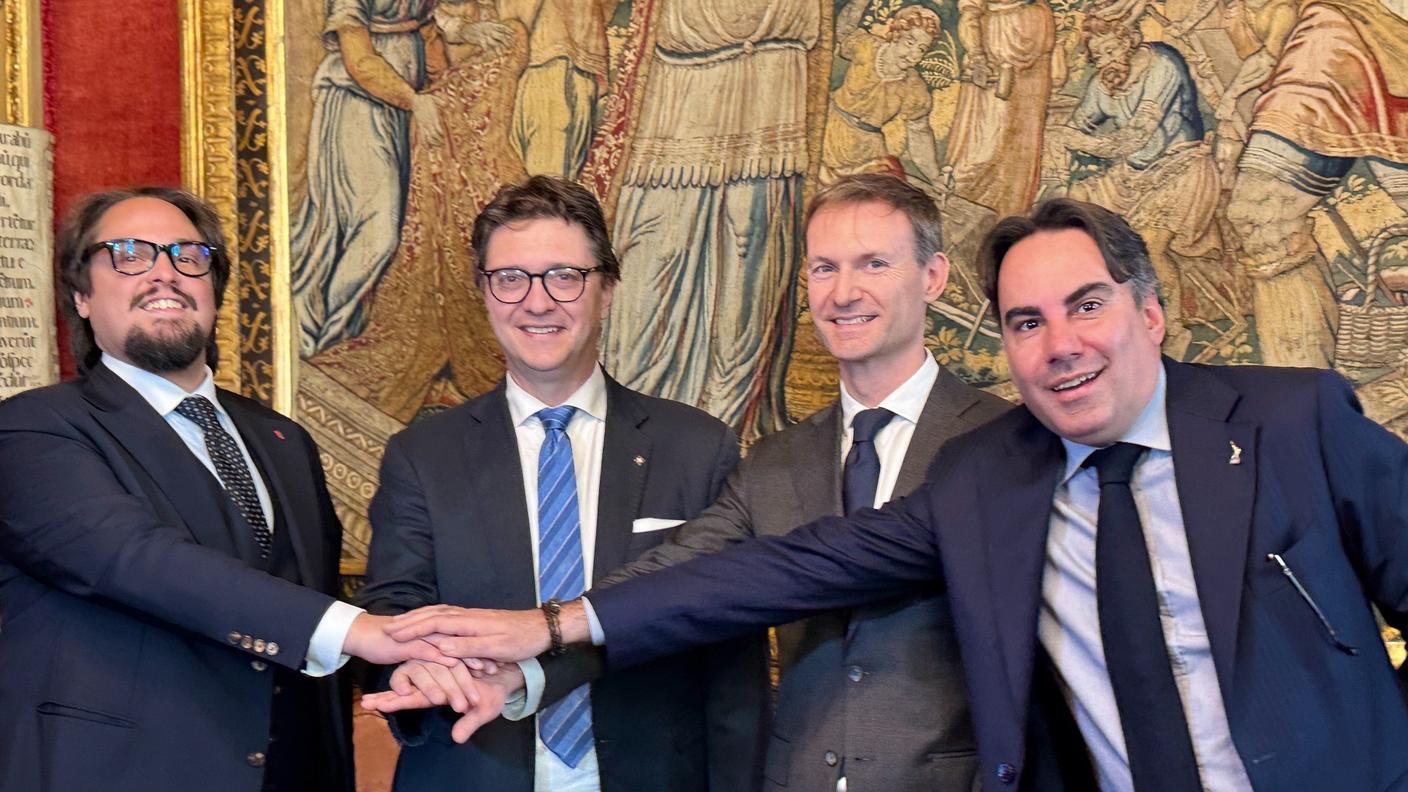 La foto della prima visita prima visita ufficiale del Gran Consiglio al Consiglio Regionale del Piemonte