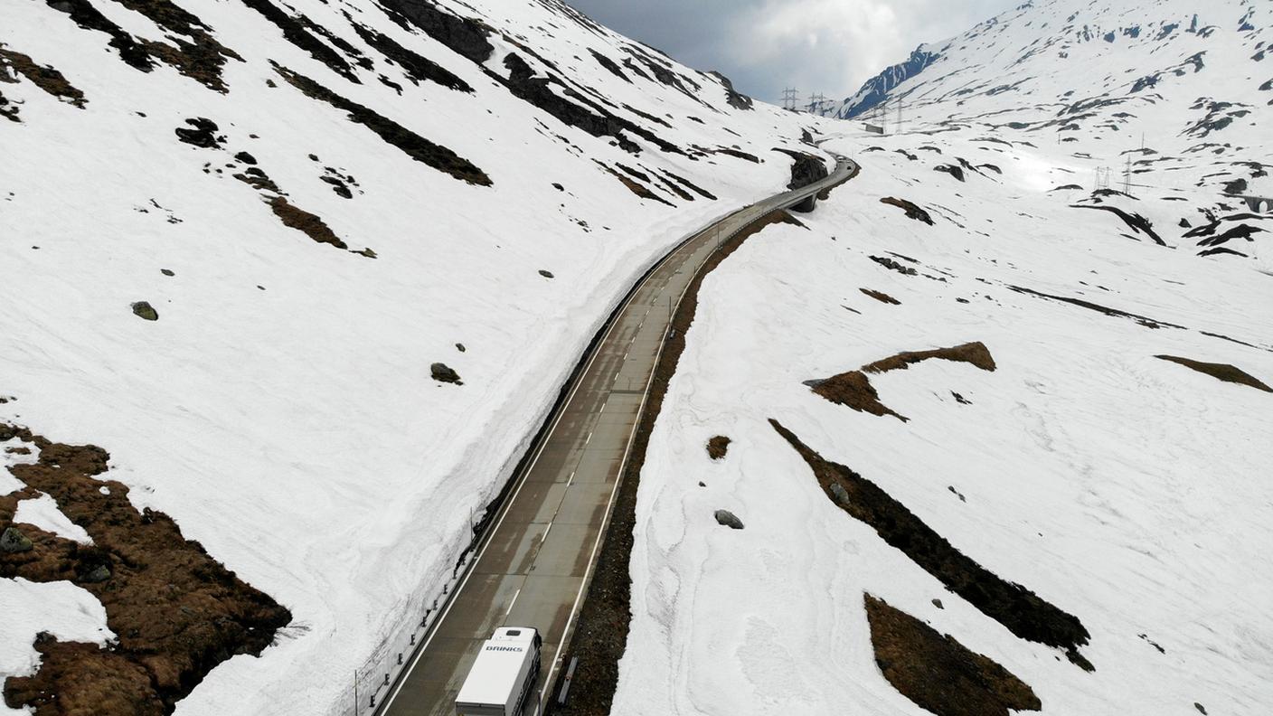Il costo stimato è di 300 milioni di franchi, destinati alla costruzione di paravalanghe, coperture parziali e nuovi raccordi