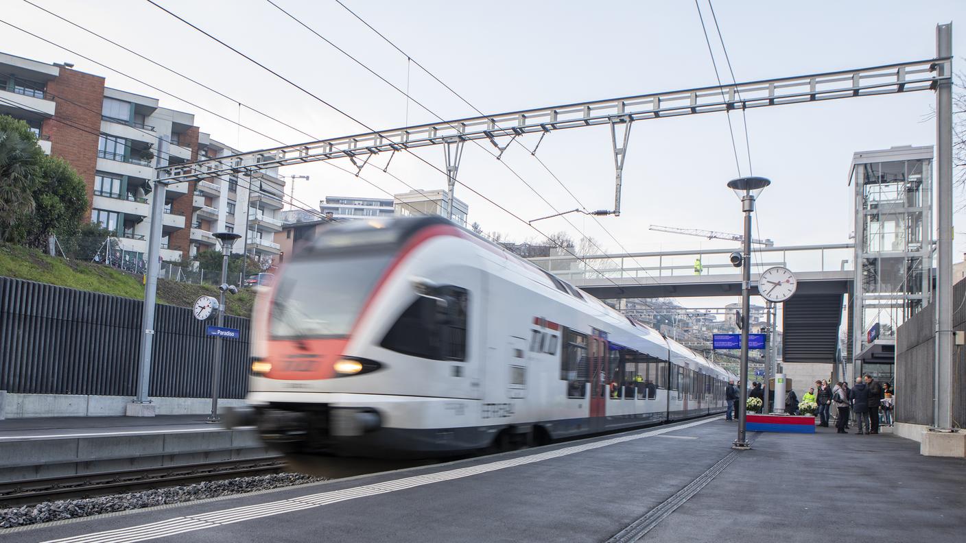 Fino a sabato sera i treni circoleranno su un solo binario a Paradiso