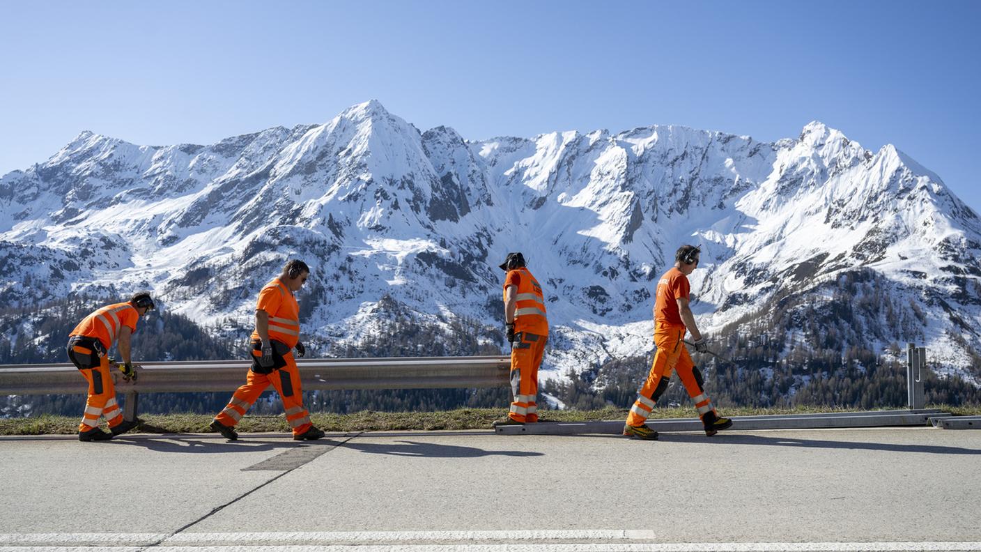 Lavori d'alta quota in questi giorni.