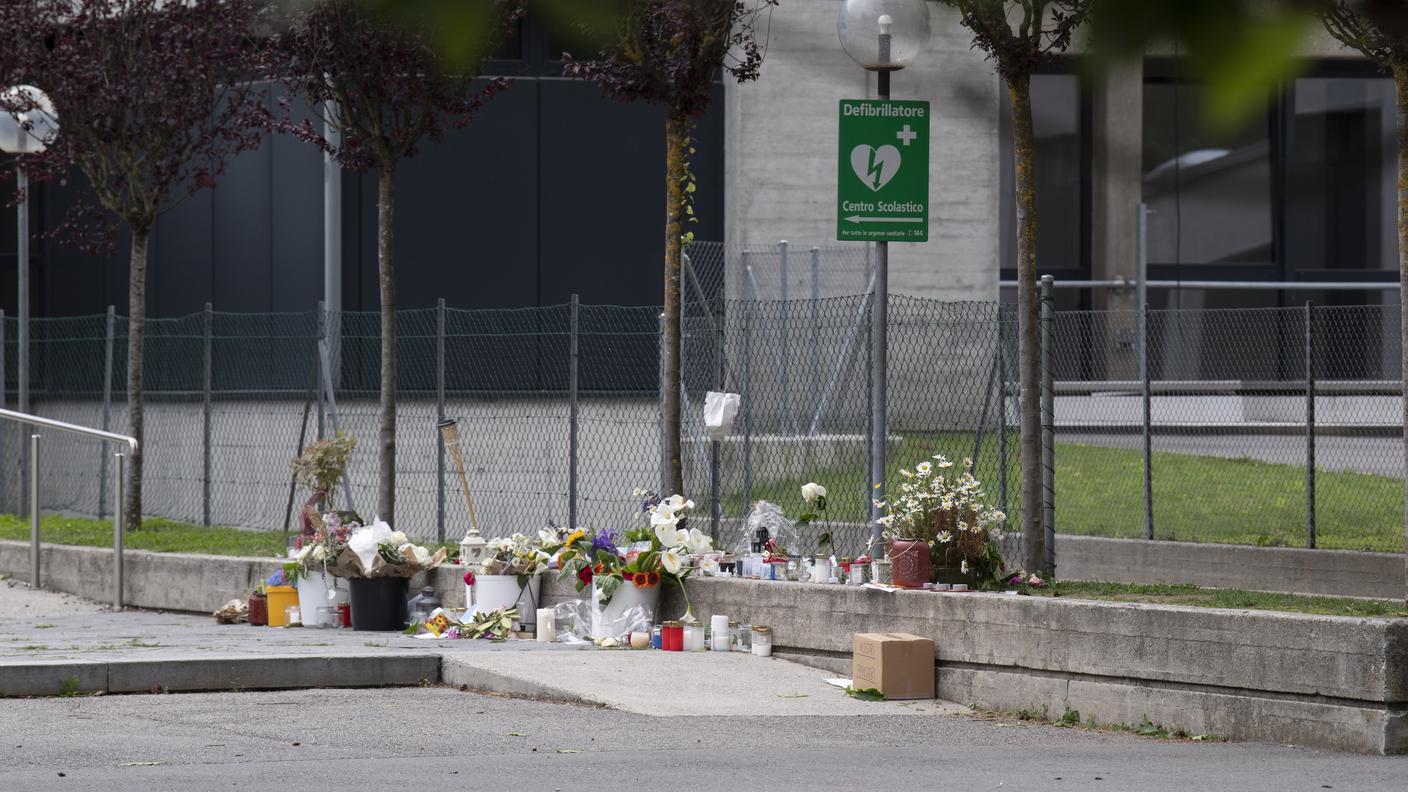 L'istituto scolastico Ronchini nel giorno del funerale della vittima, il nel maggio del 2023