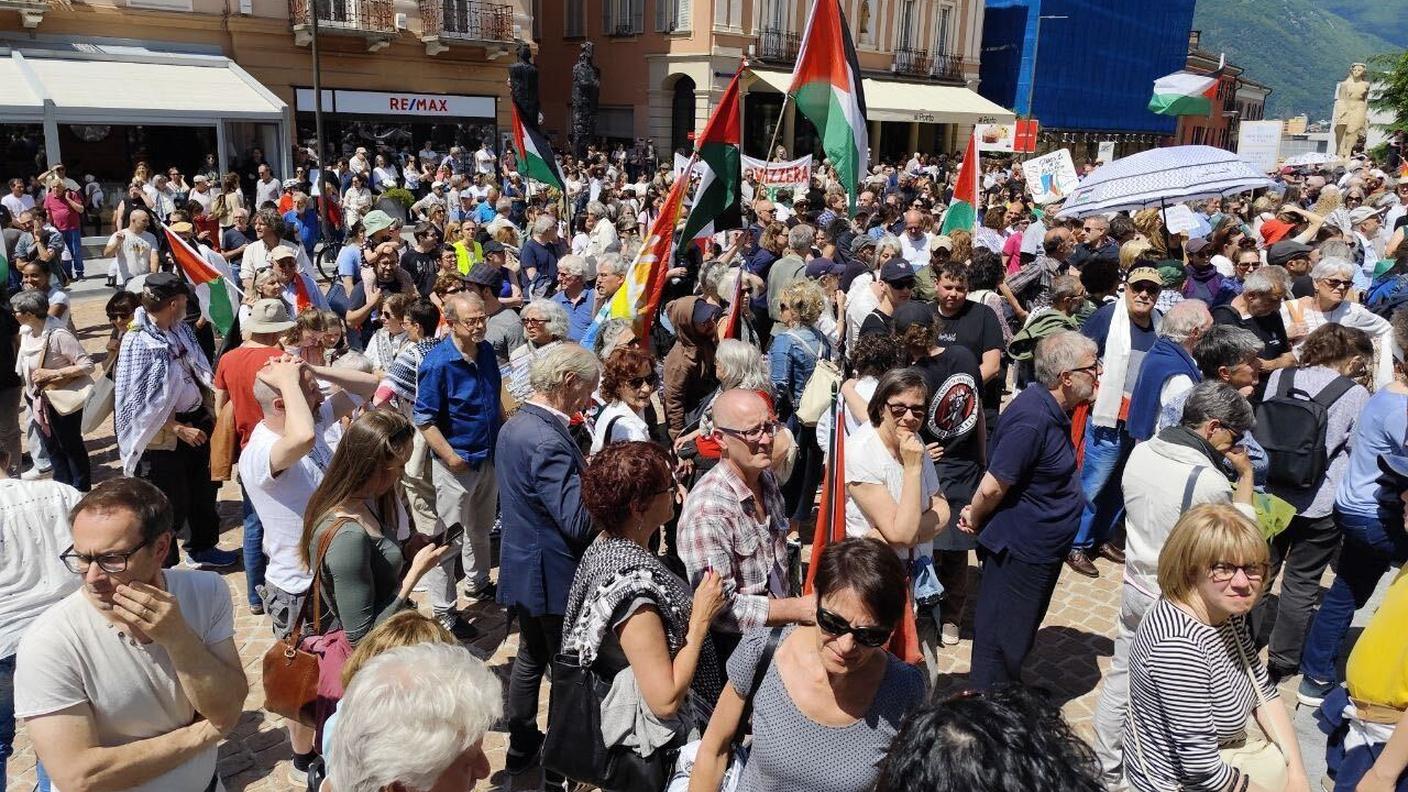 Un fiume di persone che punta il dito anche contro il "silenzio complice dell’Europa e delle nostre autorità”