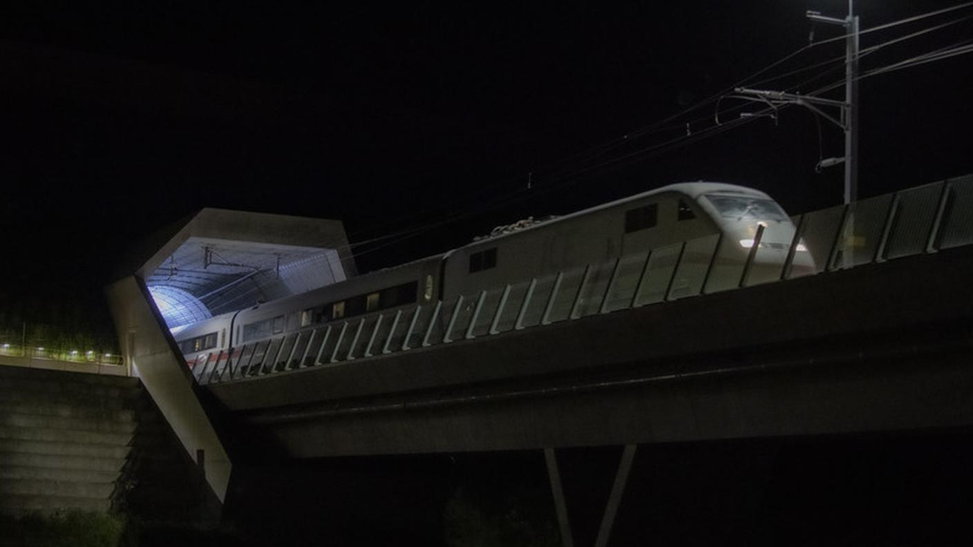 Nella galleria già circolano i treni di prova