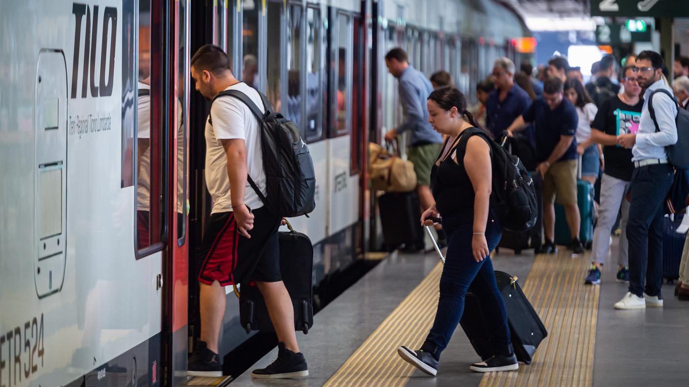 Prosegue quindi ancora la sospensione di collegamenti come Cadenazzo - Luino, Varese - Mendrisio - Como e Bellinzona - Malpensa via Mendrisio.