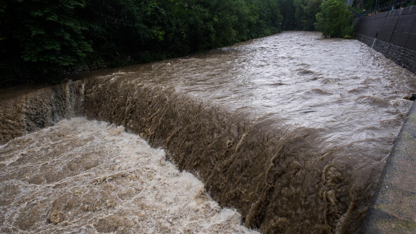 Il fiume Breggia, dopo le intense precipitazioni fra domenica e lunedì, qui in territorio di Vacallo
