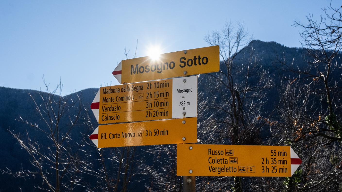 Le indicazioni dei sentieri a Mosogno in Valle Onsernone