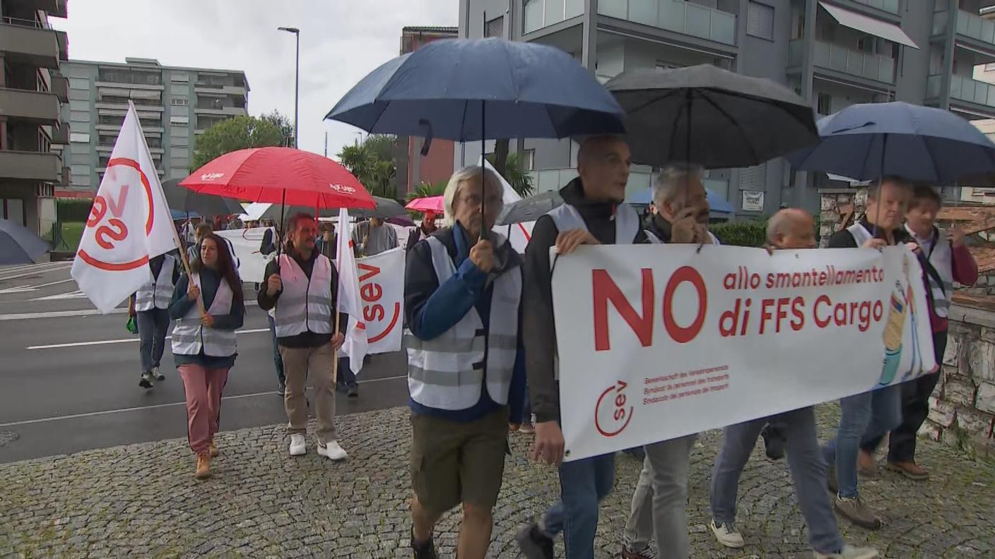 La testa del corteo contro lo smantellamento di FFS Cargo