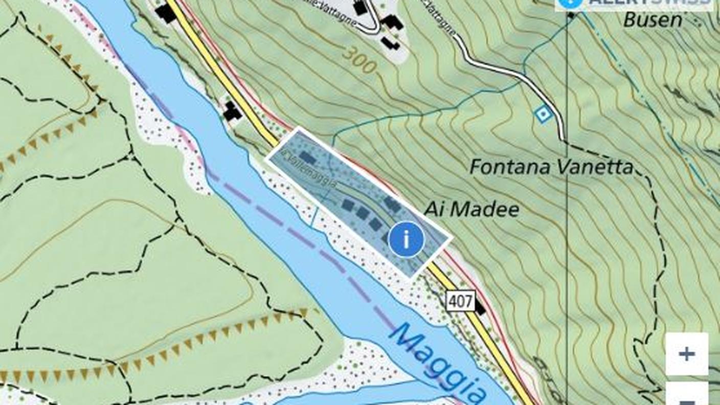 Via Vallemaggia, a Tegna bloccata da una frana