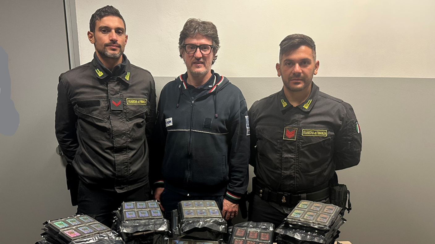 La droga suddivisa in centinaia di panetti rinvenuta nell'auto dell'uomo arrestato a Brogeda
