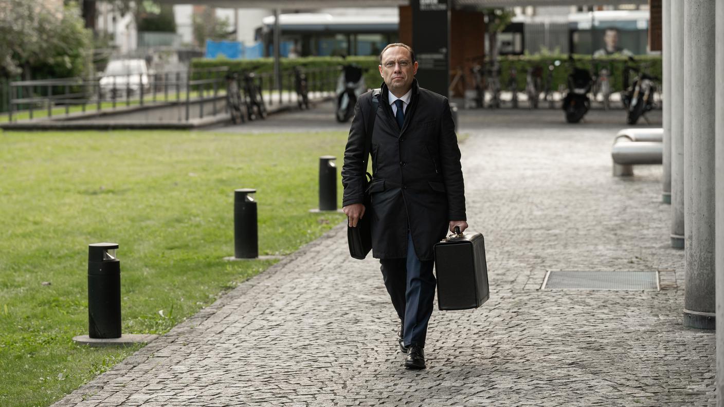 Apertura del processo contro poliziotti coinvolti nell'incidente del presidente del Governo Norman Gobbi. Nella foto, il procuratore generale Andrea Pagani, all'ingresso della Pretura Penale di Bellinzona