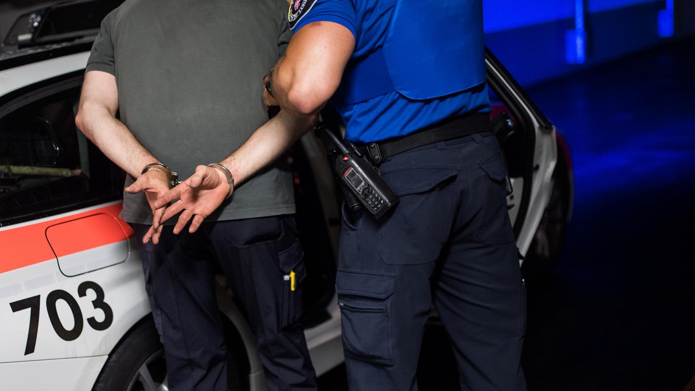 Interrogato e arrestato
