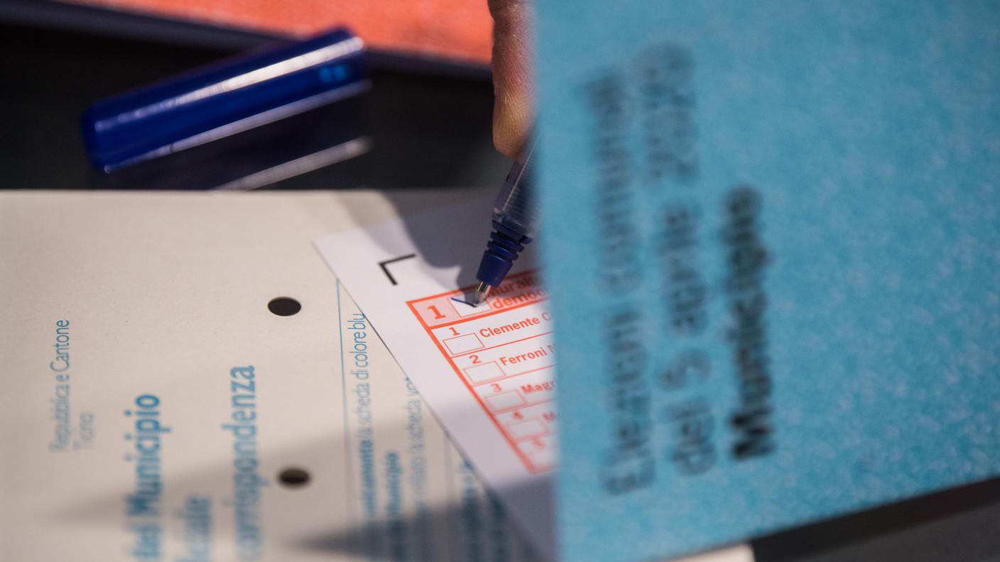 Tre persone ritenevano che il rinvio violava il diritto di voto dei cittadini