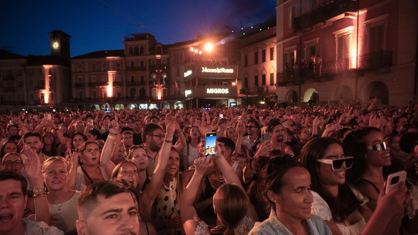 Il pubblico in Piazza Grande lo scorso luglio per il concerto di Kygo