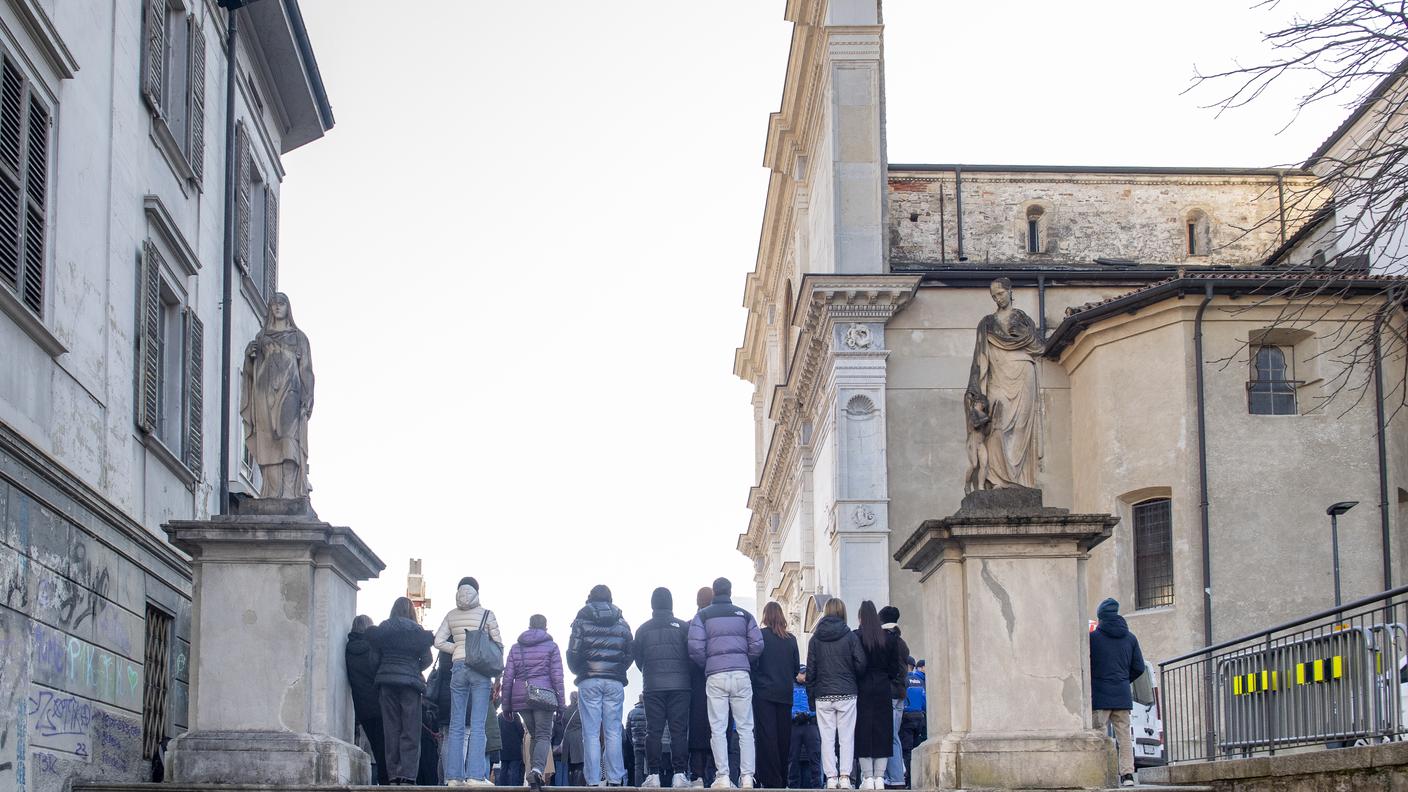 I funerali nella Cattedrale di Lugano di Sofia, una delle giovani vittime decedute nell'incendio del bar di Crans-Montana