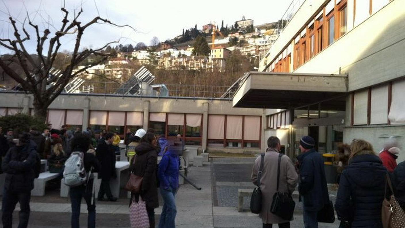 Trevano SUPSI incendio evacuazione 5.2.2013 rm.jpg