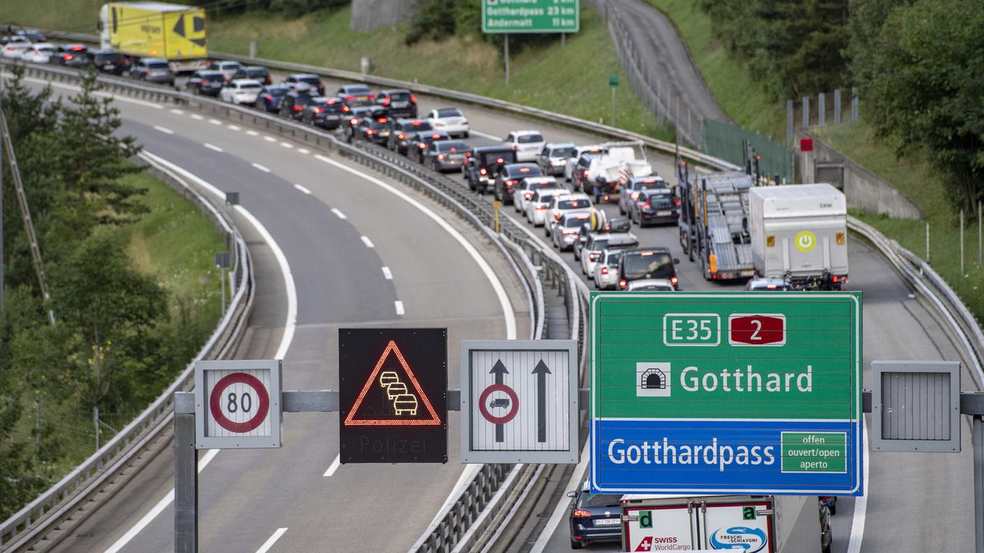 Code al portale nord del San Gottardo