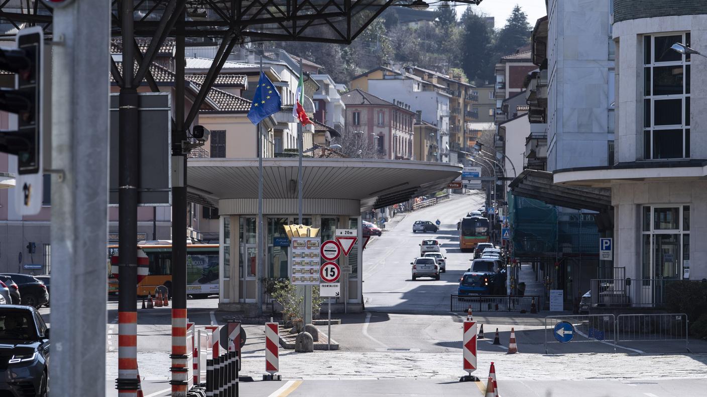 La dogana di Chiasso strada