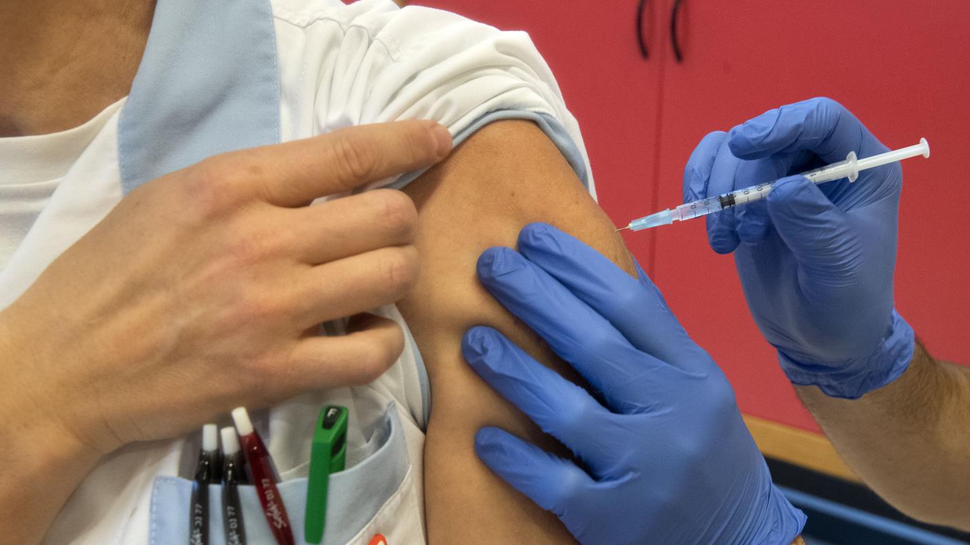Ticino, 13'000 sanitari hanno ricevuto il preparato anti-Covid