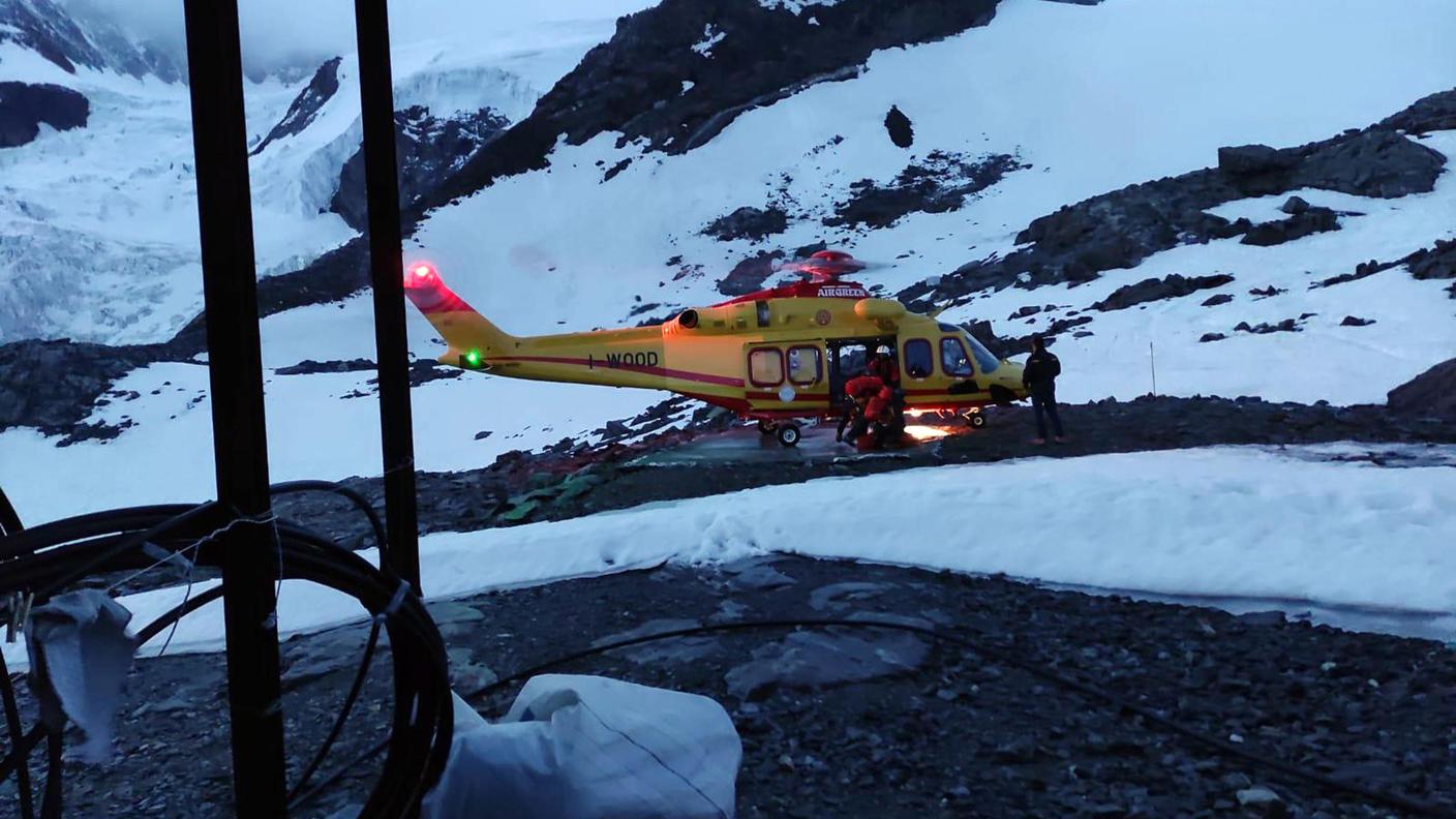 Un'immagine dei soccorsi sul Monte Rosa diffusa dal Soccorso Alpino Valdostano