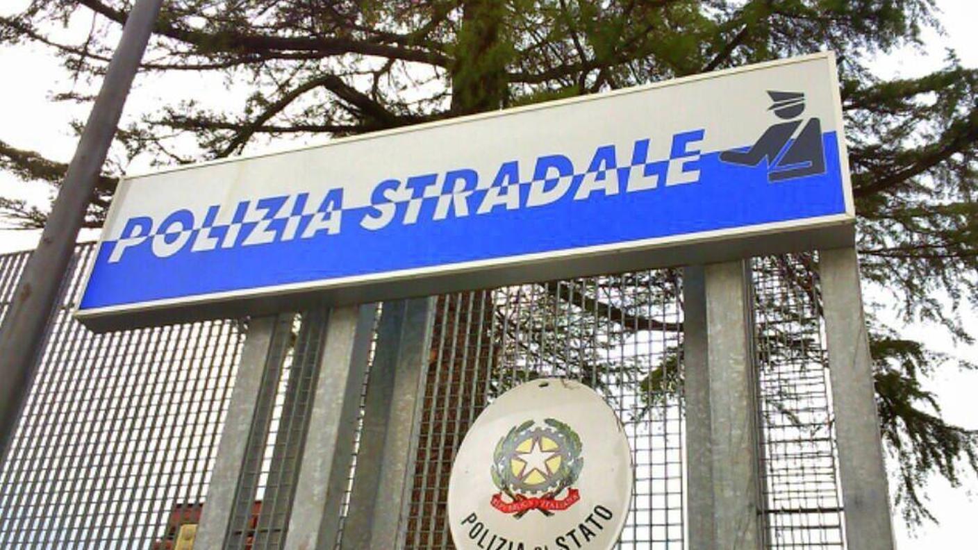 polizia stradale italia ansa.jpg