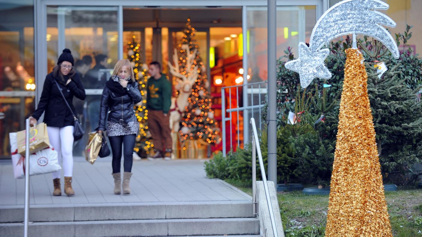 A Natale si spende di più, ma al settore non sembra bastare