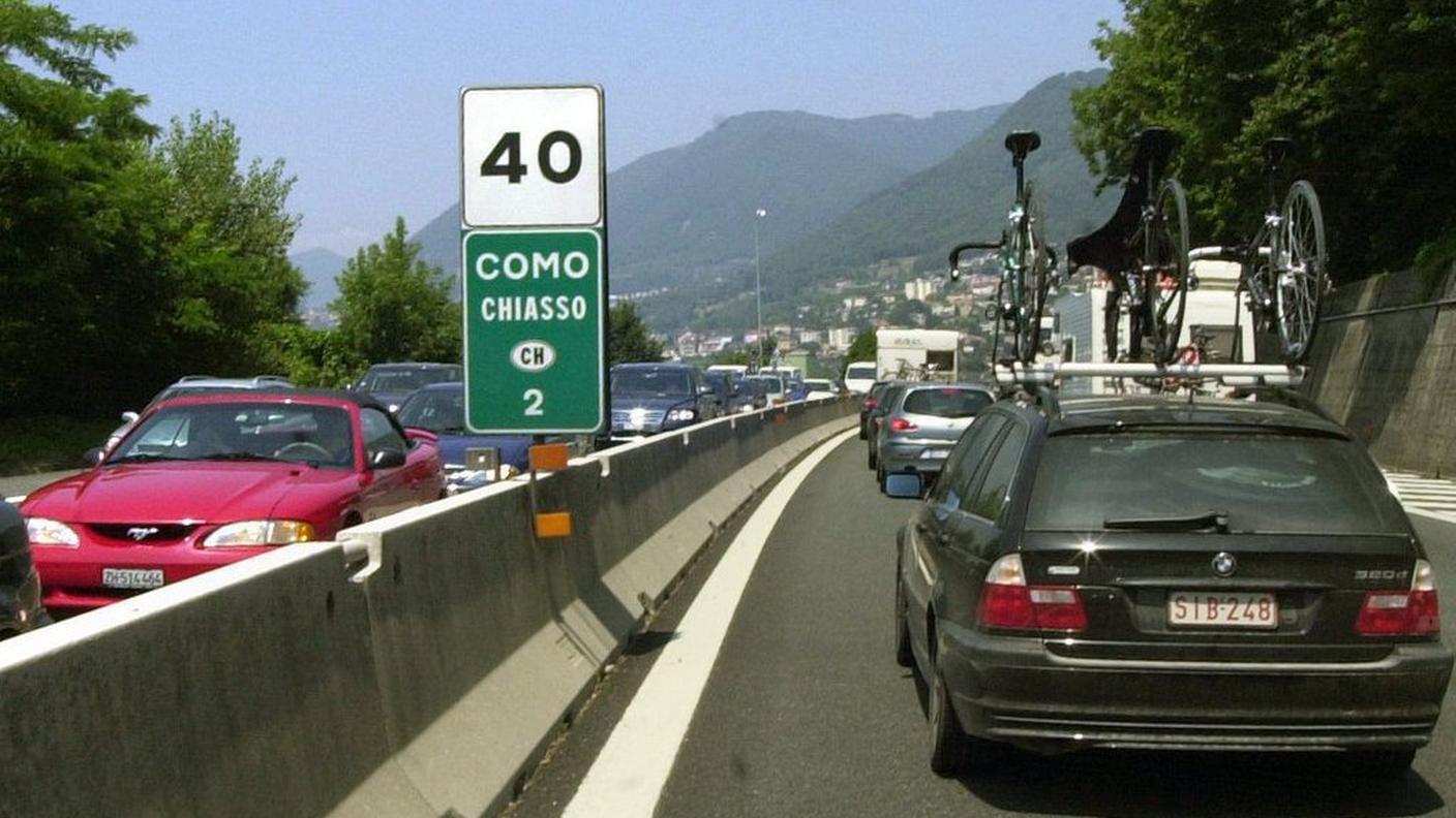 Una foto dell'autostrada, A9 da Lainate verso Chiasso, bloccata dal traffico