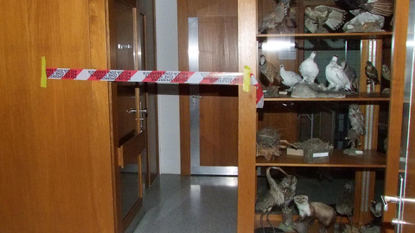 L'interno della scuola visitata nuovamente dai ladri