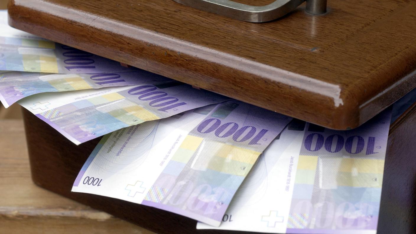 L'uomo sottrasse oltre 2 milioni alla sua vittima