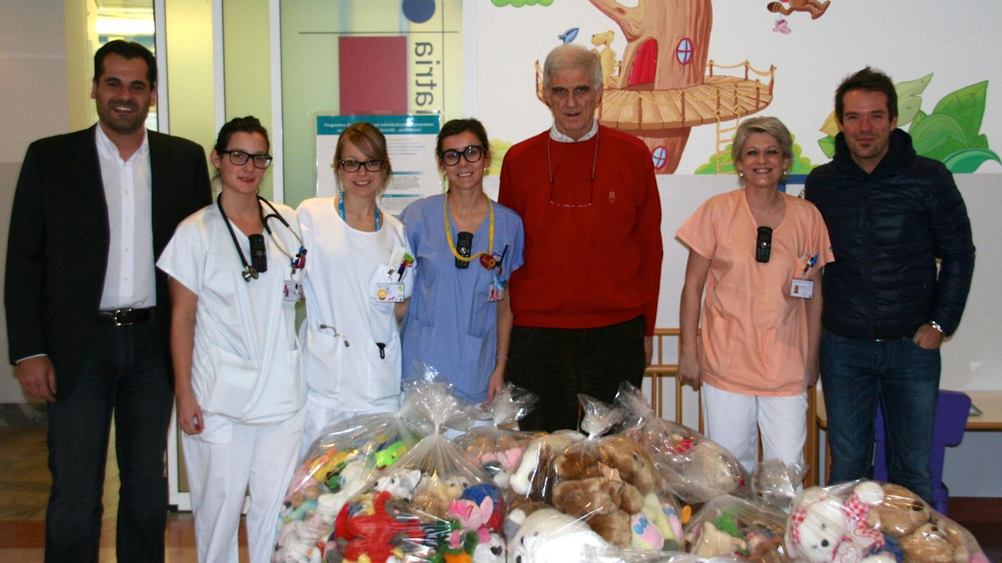 Stefano Giacomini , Enrico Caruso di Harley For Children Ticino ed al centro il Prof. Dr. med. Mario Bianchetti, primario di pediatria