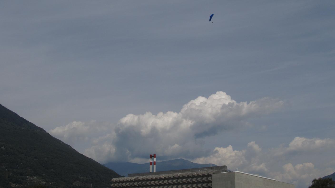 Un anno fa OKKIO aveva misurato le nanoparticelle emesse dall'inceneritore grazie alla collaborazione di un parapendista