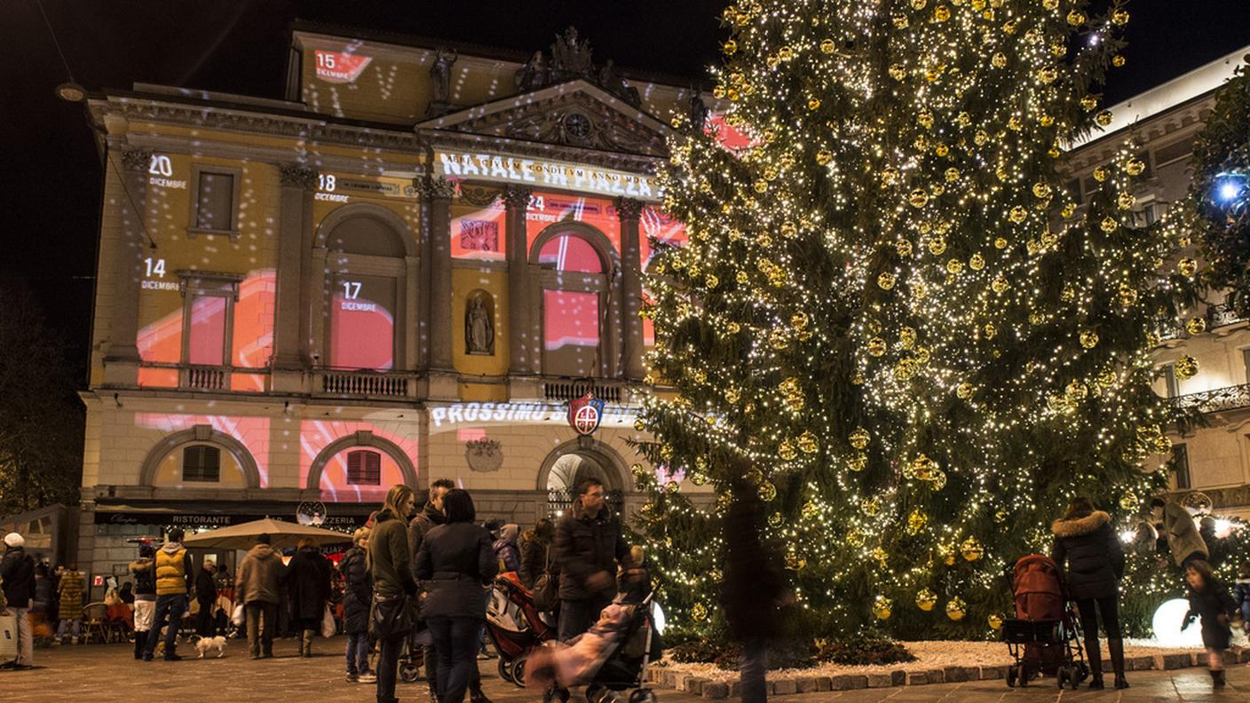 L'albero di Natale in Piazza della Riforma