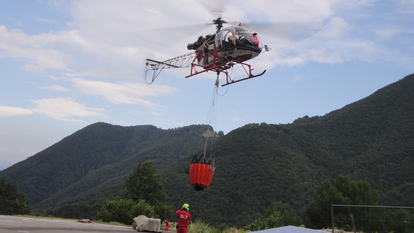 Operazioni di spegnimento lo scorso luglio in Valle Onsernone