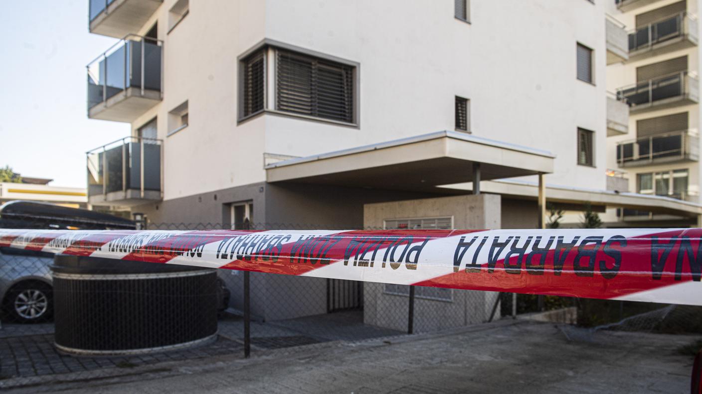 Il palazzo di Via Vallemaggia dove la giovane vive e dove è avvenuto il fatto di sangue