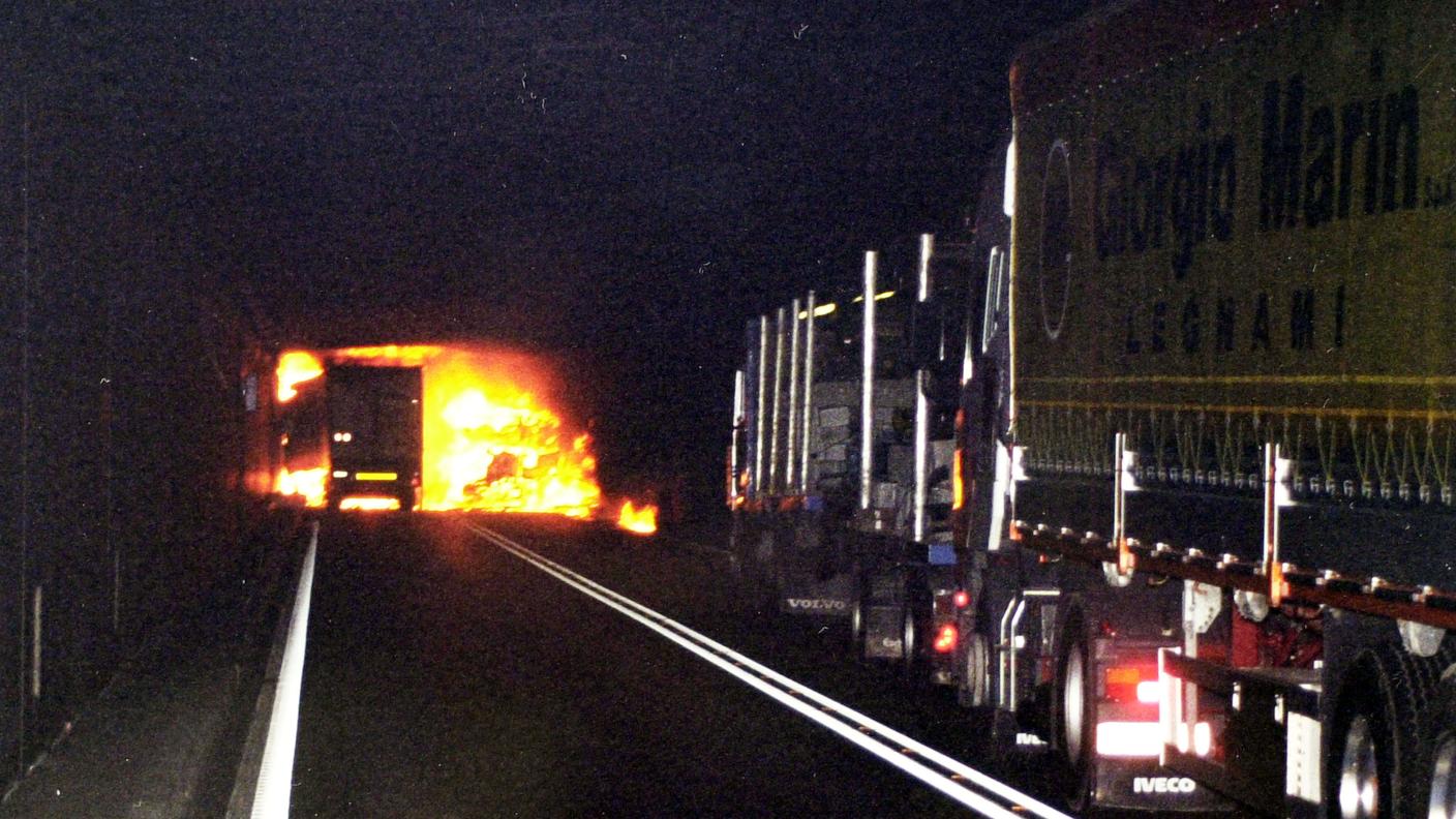 Il rogo del 24 ottobre 2001.
