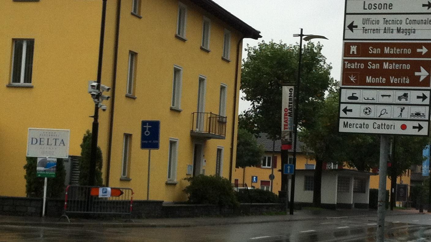 Il percorso per raggiungere l'area di parcheggio all’ex aerodromo è segnalato sin dall'entrata del Borgo