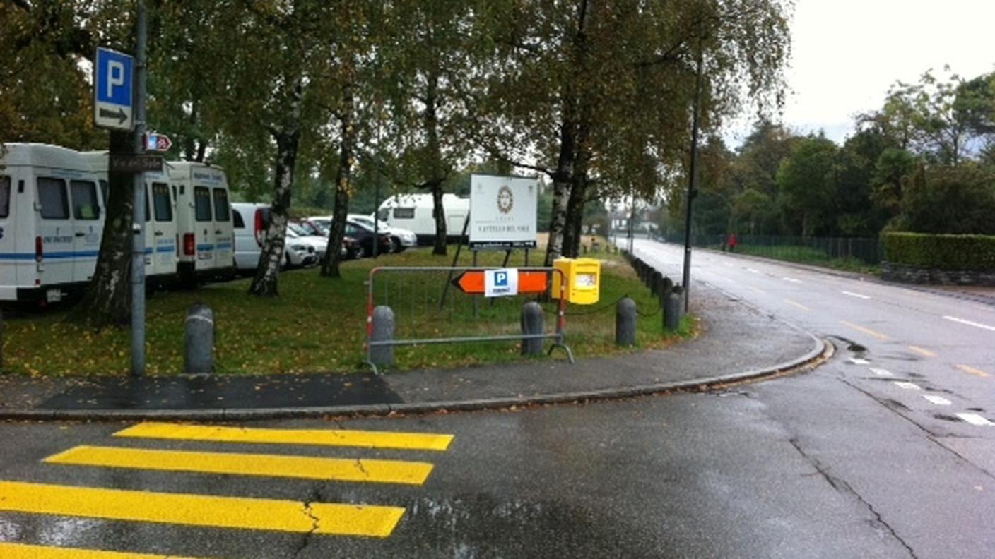 Ascona_cartelli stradali_funerale Barra_rsi3.JPG