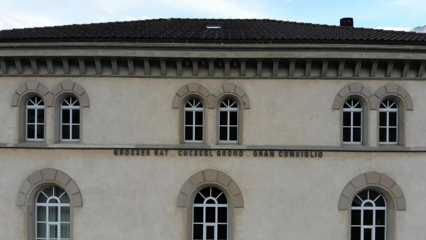 Il nuovo sistema potrebbe determinare nuovi equilibri. Le previsioni di alcuni esperti indicano che UDC e PS potrebbero guadagnare una dozzina di seggi ciascuno a scapito di PLR e Centro
