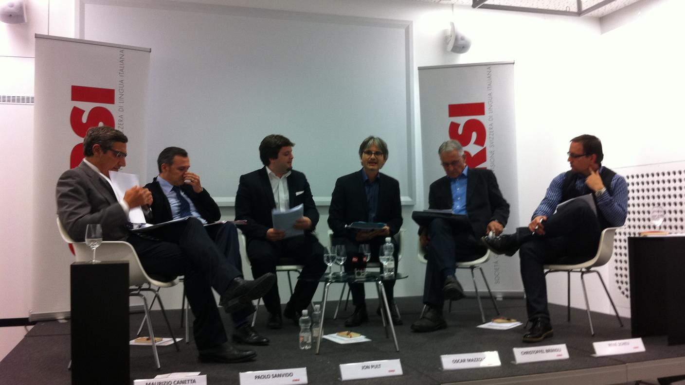 Da sinistra a destra: Maurizio Canetta, Paolo Sanvido, Jon Pult, Oscar Mazzoleni, Christoffel Brändli e René Scheu