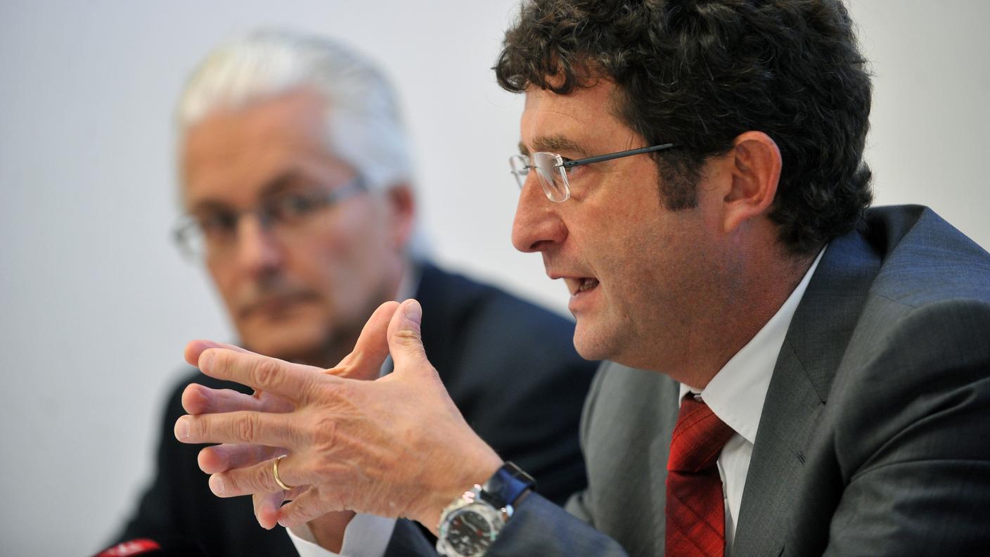 Carlo Marazza, direttore dell'Istituto delle assicurazioni sociali e Paolo Beltraminelli, presidente del Consiglio di Stato e direttore del DSS, in conferenza stampa