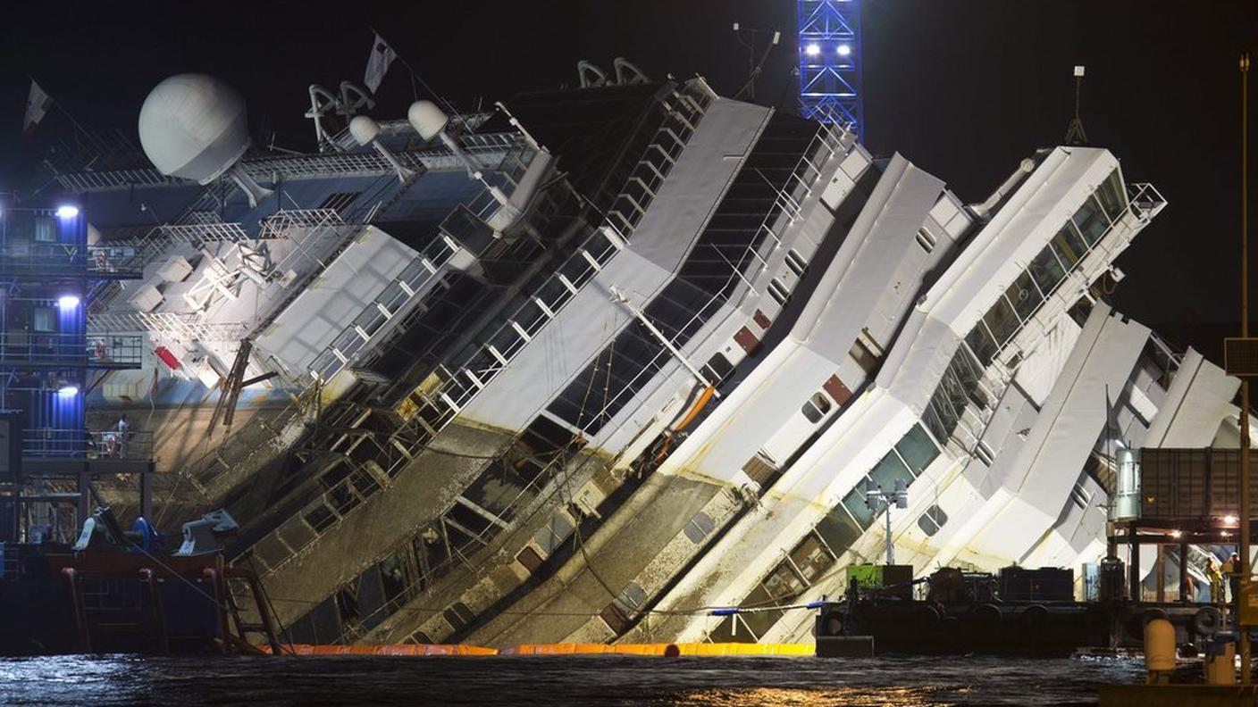Concordia recupero relitto Giglio 16.09.2013 ky.JPG