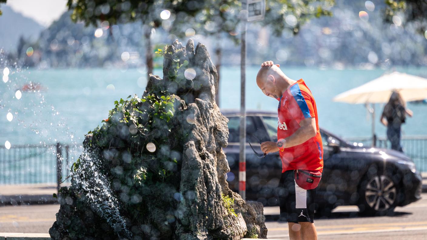 Si ricorda l'importanza di idratarsi, di non fare attività sportive nelle ore più calde, di