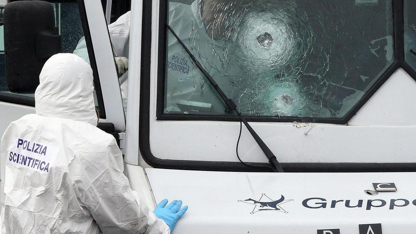 La polizia scientifica al lavoro