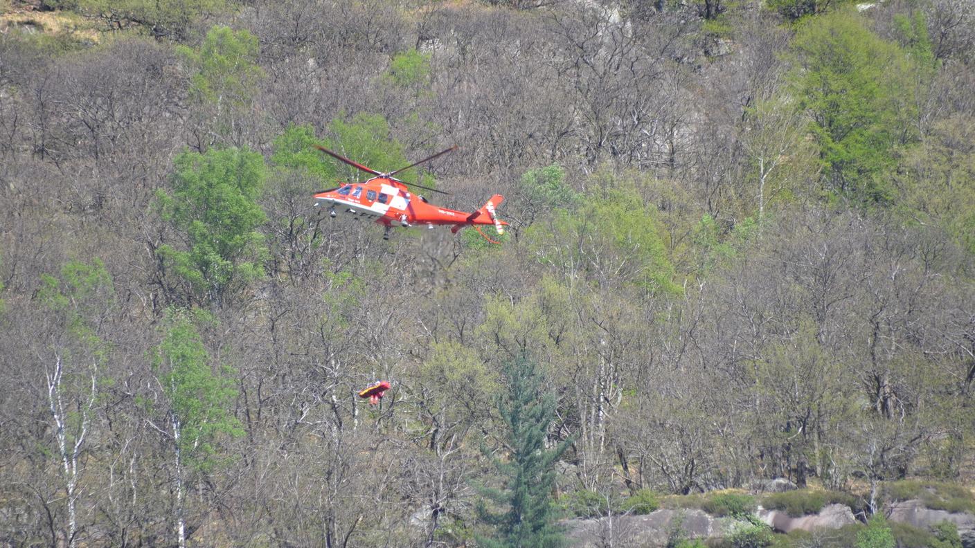 Soccorritori in azione sul luogo dell'incidente