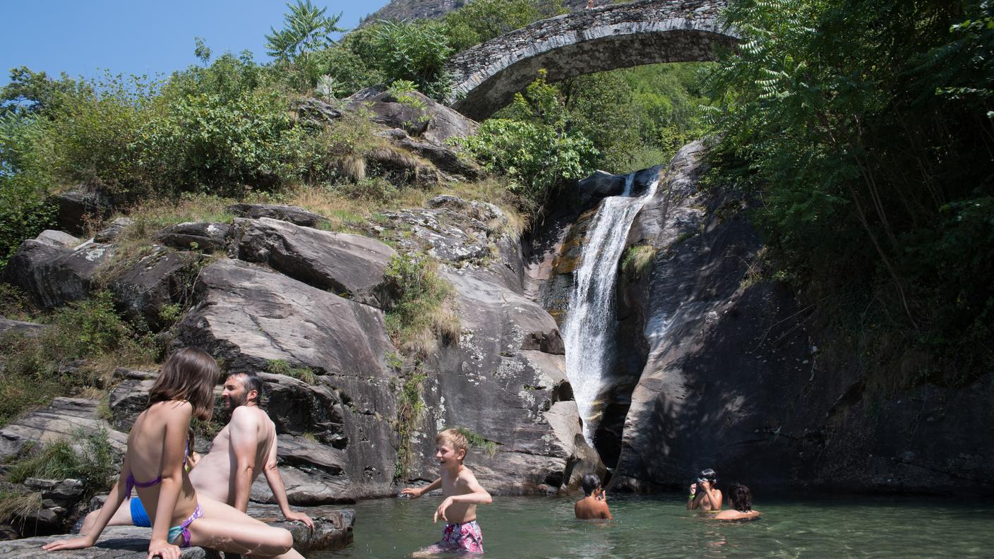 In cerca di refrigerio a Santa Petronilla: sabato a Biasca registrato il record di caldo a Sud delle Alpi per il 2022.