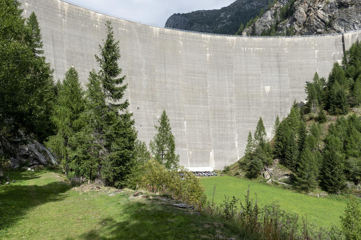 La diga del Sambuco, in Val Lavizzara